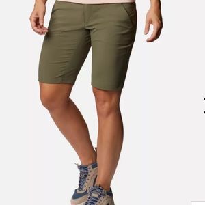 Columbia women's Saturday trail long shorts size 18
